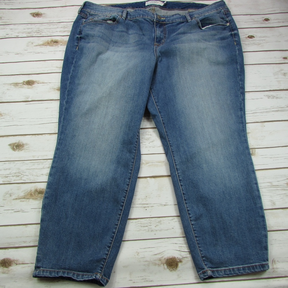 Torrid Cropped Lightly Distressed Size 24 Tapered